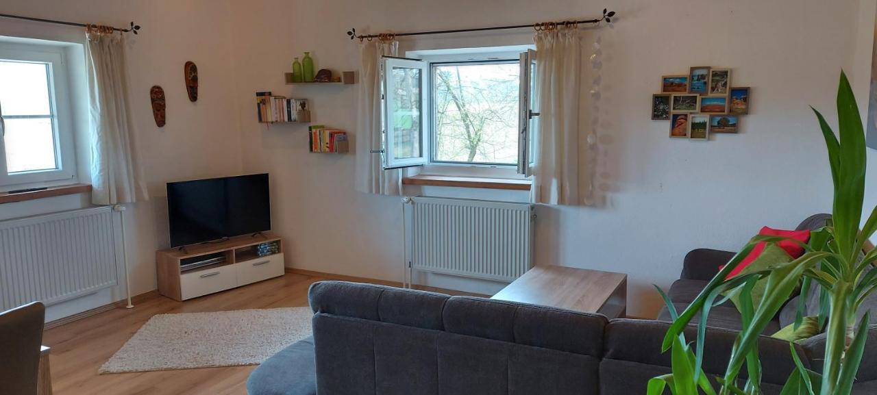 Ruhig Gelegene Ferienwohnung Im Gruenen Mit Terrasse Und Kleinem Garten Rotthalmuenster Luaran gambar