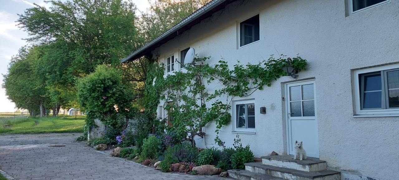 Ruhig Gelegene Ferienwohnung Im Gruenen Mit Terrasse Und Kleinem Garten Rotthalmuenster Luaran gambar