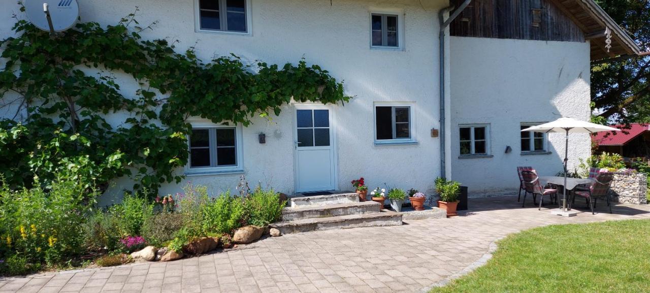 Ruhig Gelegene Ferienwohnung Im Gruenen Mit Terrasse Und Kleinem Garten Rotthalmuenster Luaran gambar