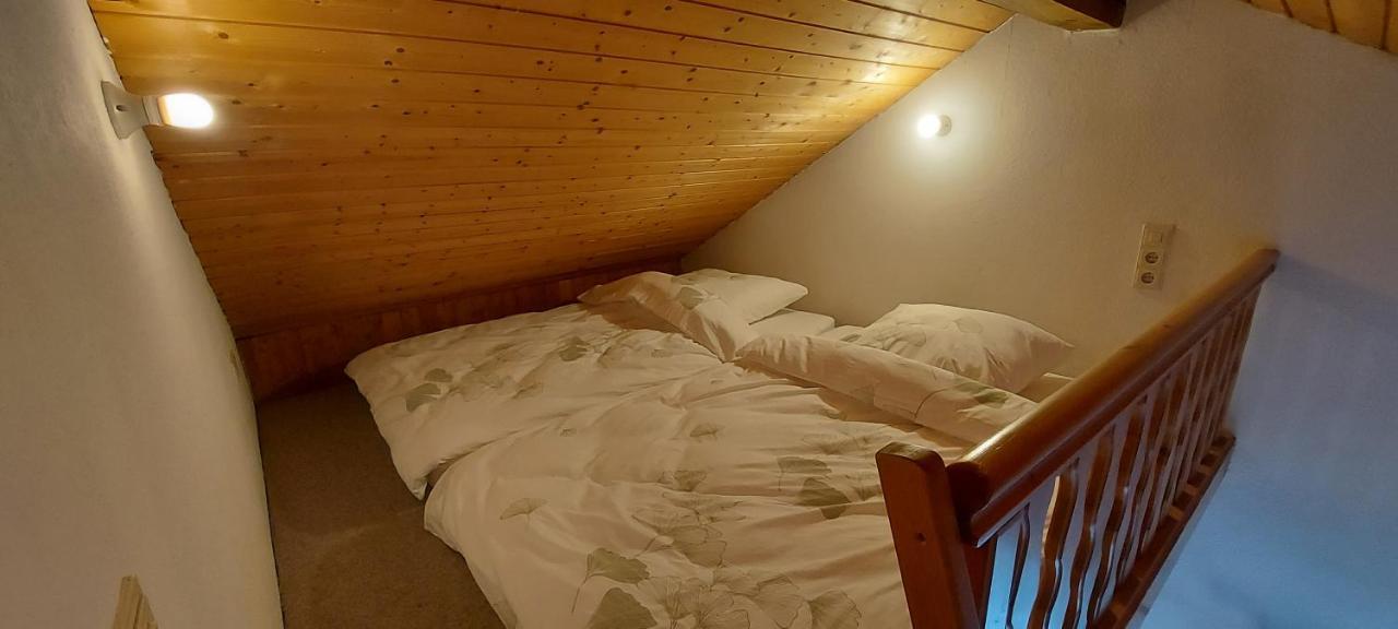 Ruhig Gelegene Ferienwohnung Im Gruenen Mit Terrasse Und Kleinem Garten Rotthalmuenster Luaran gambar
