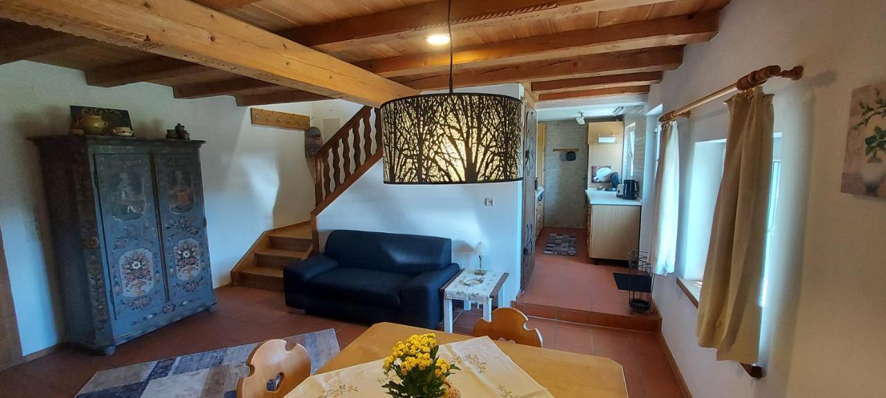 Ruhig Gelegene Ferienwohnung Im Gruenen Mit Terrasse Und Kleinem Garten Rotthalmuenster Luaran gambar
