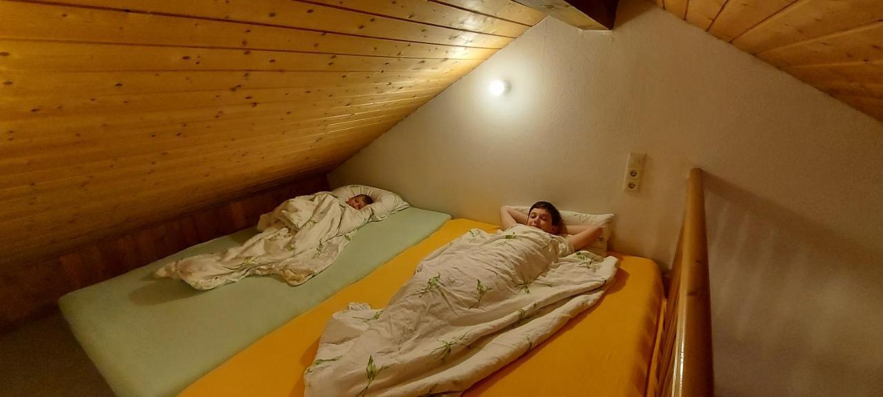 Ruhig Gelegene Ferienwohnung Im Gruenen Mit Terrasse Und Kleinem Garten Rotthalmuenster Luaran gambar