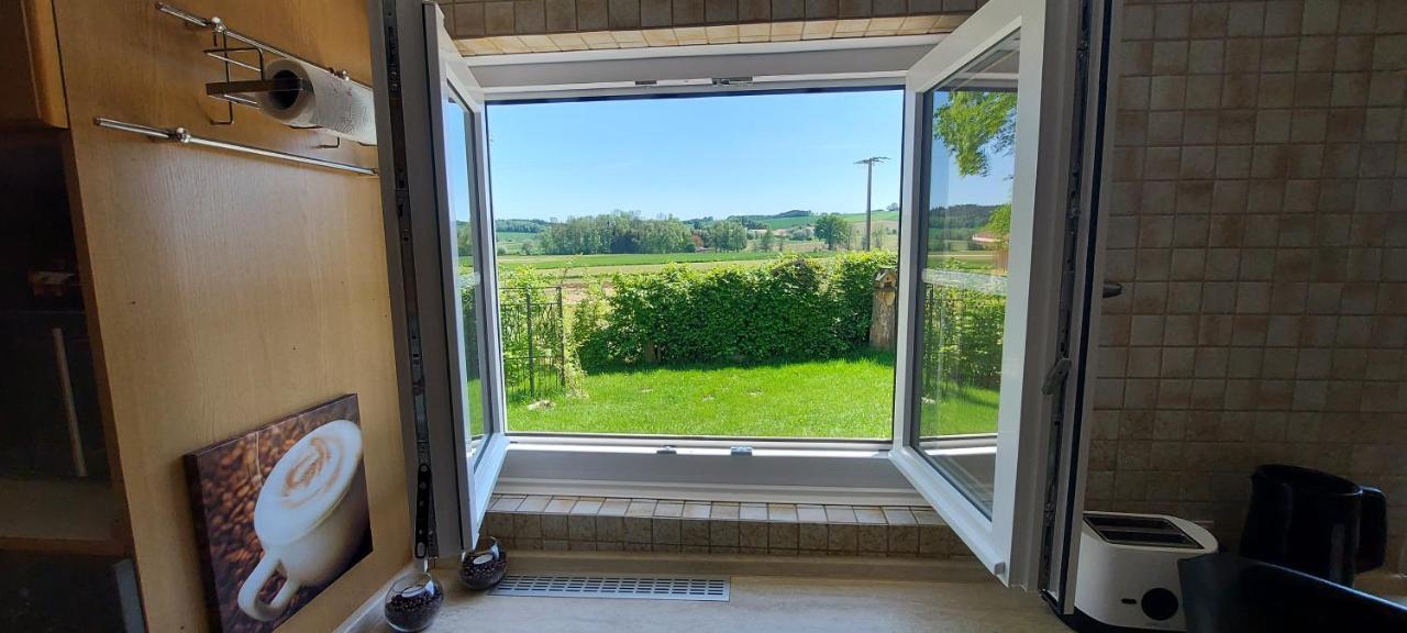 Ruhig Gelegene Ferienwohnung Im Gruenen Mit Terrasse Und Kleinem Garten Rotthalmuenster Luaran gambar