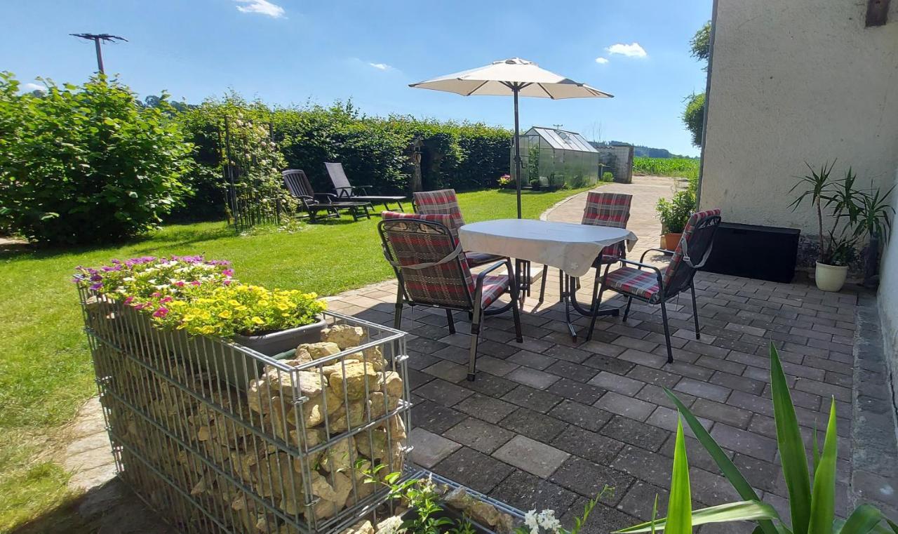 Ruhig Gelegene Ferienwohnung Im Gruenen Mit Terrasse Und Kleinem Garten Rotthalmuenster Luaran gambar