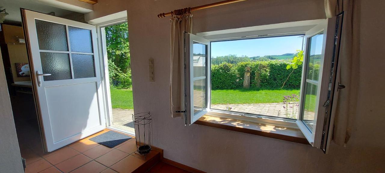 Ruhig Gelegene Ferienwohnung Im Gruenen Mit Terrasse Und Kleinem Garten Rotthalmuenster Luaran gambar