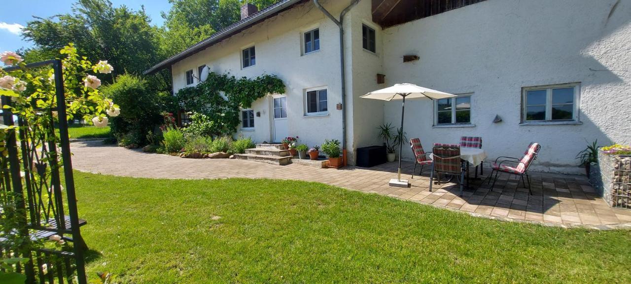 Ruhig Gelegene Ferienwohnung Im Gruenen Mit Terrasse Und Kleinem Garten Rotthalmuenster Luaran gambar