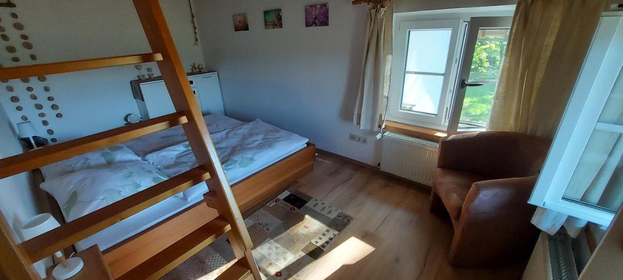 Ruhig Gelegene Ferienwohnung Im Gruenen Mit Terrasse Und Kleinem Garten Rotthalmuenster Luaran gambar